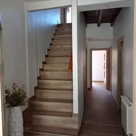 Hébergement de vacances Agradable Casa Antigua Reformada Con Patio