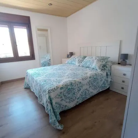 Hébergement de vacances Agradable Casa Antigua Reformada Con Patio *
