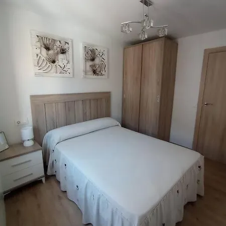 Agradable Casa Antigua Reformada Con Patio *