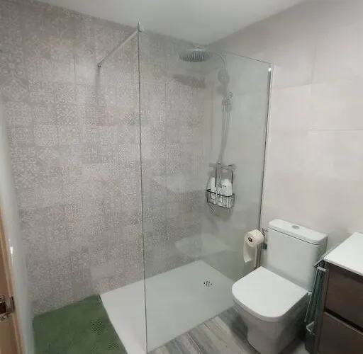 Hébergement de vacances Agradable Casa Antigua Reformada Con Patio *